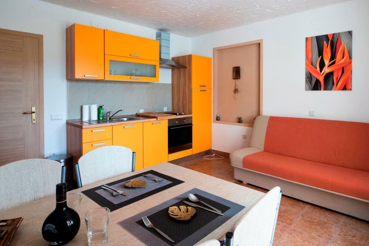 Lavanda Apartments&Studios Pinezići Buitenkant foto