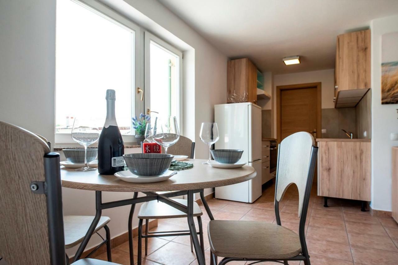 Lavanda Apartments&Studios Pinezići Buitenkant foto