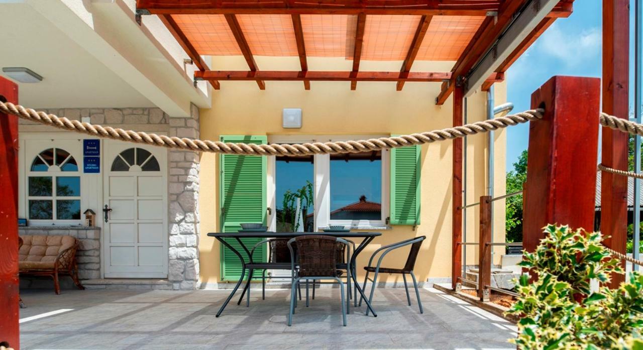 Lavanda Apartments&Studios Pinezići Buitenkant foto