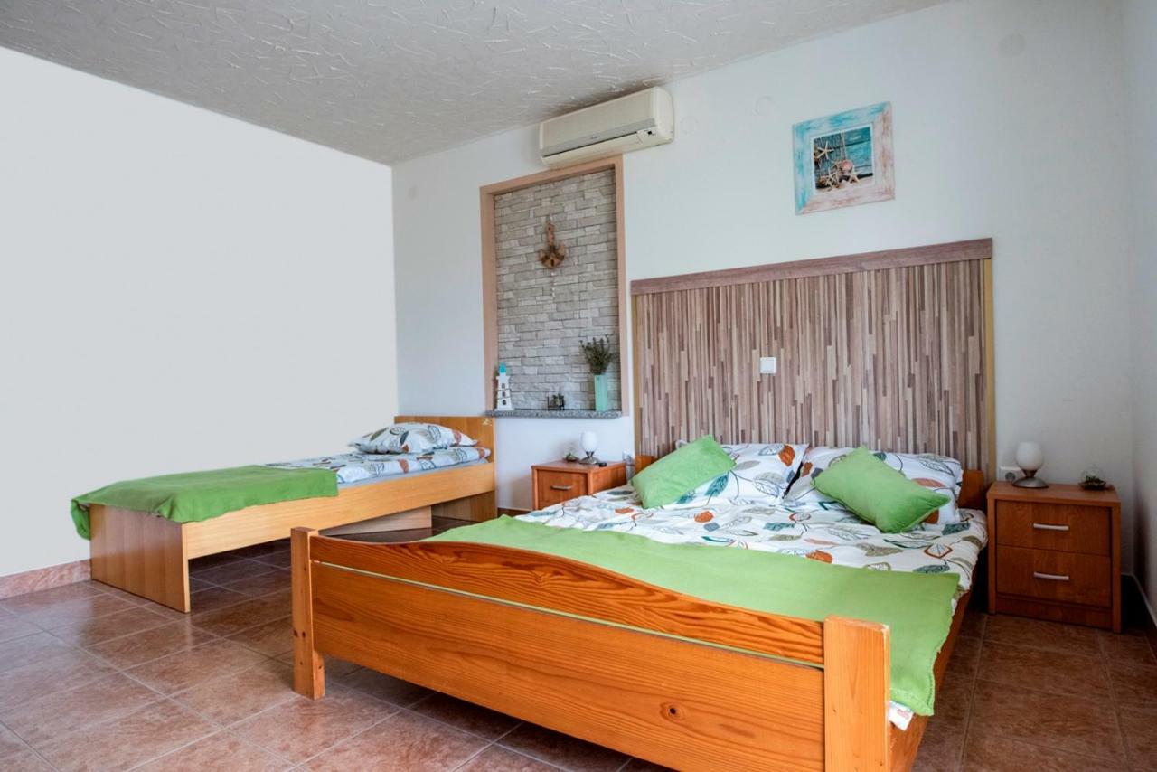 Lavanda Apartments&Studios Pinezići Buitenkant foto